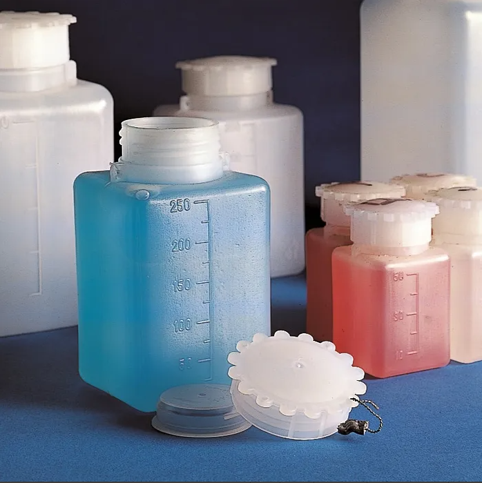 GRADUATED WIDE NECK BOTTLES PE 500 ml KAR612